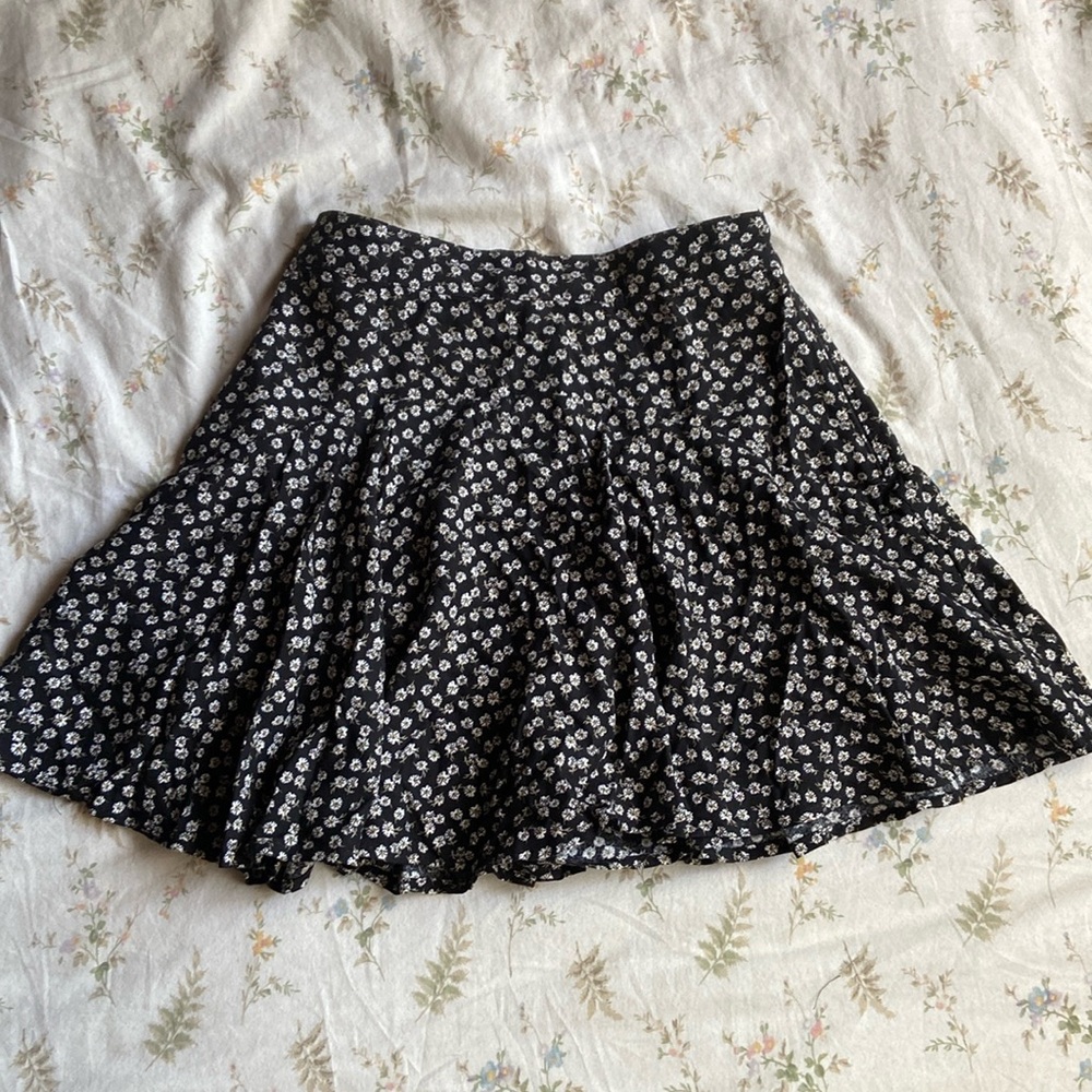 Hollister size extra small mini skirt with shorts in great condition